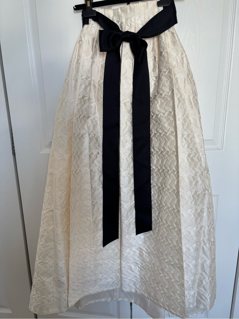 CHANEL Ivory Textured Maxi Skirt with Black Waist Bow
Show Stopper!!